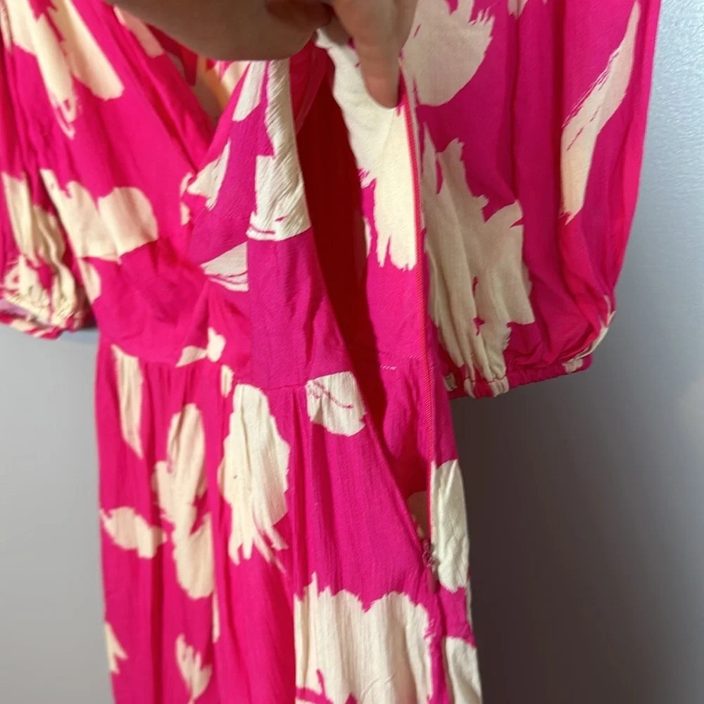 Velvet by Graham & Spencer Makena Twist Front Printed Dress NWT Size Medium - Picture 11 of 14